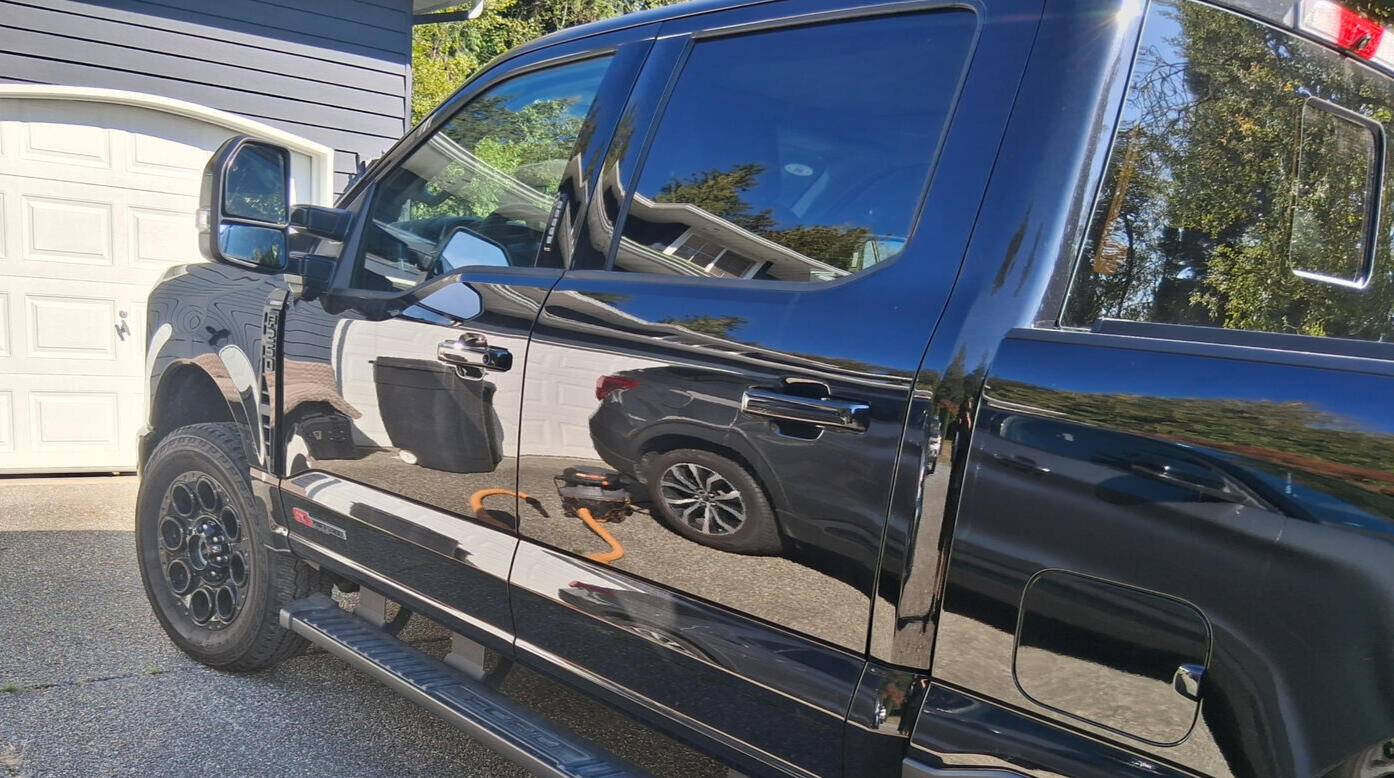 Exterior of Ford truck shiny and waxed. Detailed in Snohomish Wa, by Mikey. Shiny Ford truck exterior after mobile detailing with hand wax and paint sealant - professional auto detailing in Snohomish WA